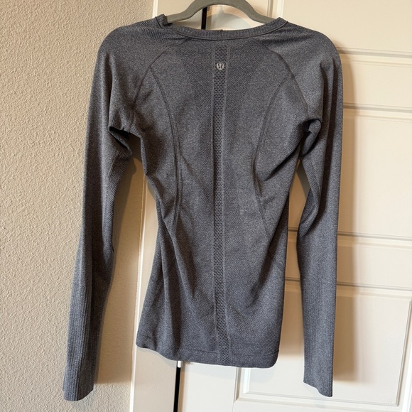 Lululemon Swiftly Tech Long Sleeve Heathered Black size 6 - Picture 6 of 6